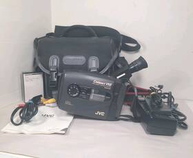 Jvc Gr-ax210u Vintage 1996 Video Movie Compact Vhs Camcorder With Battery Charger
