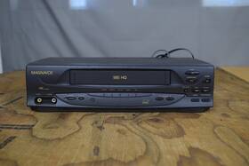 Magnavox Vr401bm23 Vintage Vhs Hq 4-head Vcr Player Recorder Model Vr401bm623 Tested Works