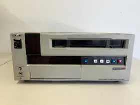 Recorderuvw-1800 Sony Betacam Sp Videocassette Recorder Uvw-1800 For Parts Or Repair Powers On