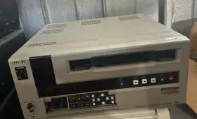Uvw-1700g Sony Uvw-1700 Betacam Sp Videocassette Recorder With Power Cord