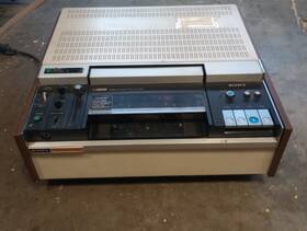 Sony Vp-1200 U-matic Video Cassette Player Powers On